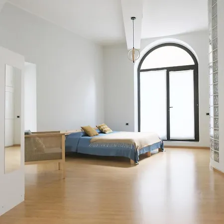 Apartment Comecasa Bright Terraced In Porta Romana Vicino Clinica Mangiagalli Milan
